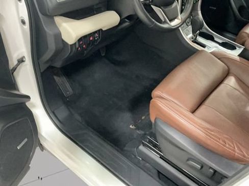 Used 2019 Subaru Ascent Touring AWD/4WD image 25