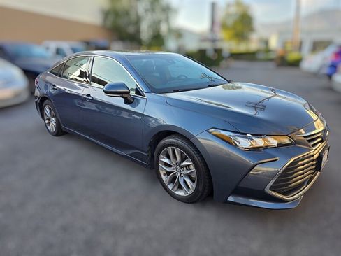 Used 2019 Toyota Avalon XLE w/ Moonroof Package FWD image 3
