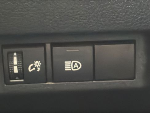 Used 2021 Toyota RAV4 XLE FWD image 37