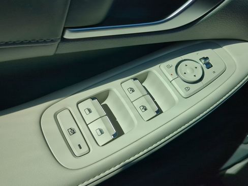 New 2025 Hyundai Sonata Limited image 11