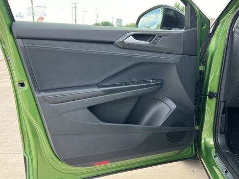 New 2025 Volkswagen Taos SE image 8