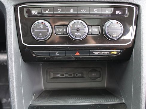 Certified 2021 Volkswagen Atlas SEL Premium image 19