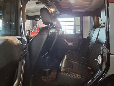 Used 2017 Jeep Wrangler Unlimited Sahara image 14