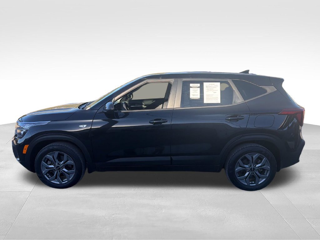 Used 2024 Kia Seltos LX AWD/4WD image 2
