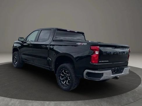 Used 2021 Chevrolet Silverado 1500 LT AWD/4WD image 8