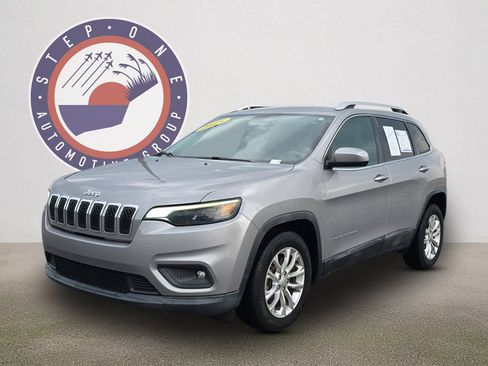 Used 2019 Jeep Cherokee Latitude w/ Popular Appearance Group FWD image 2