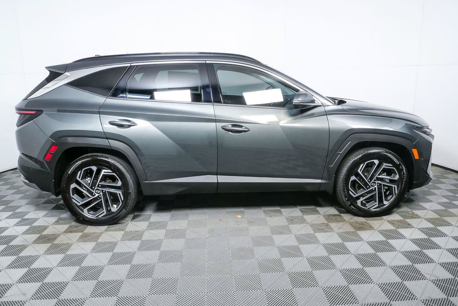 New 2026 Hyundai Tucson Limited AWD/4WD image 2