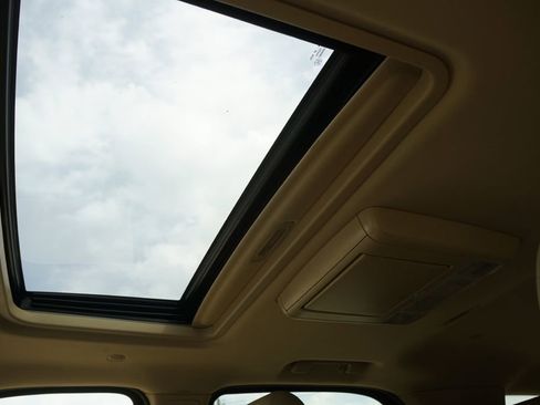 Used 2012 Cadillac Escalade Luxury image 13