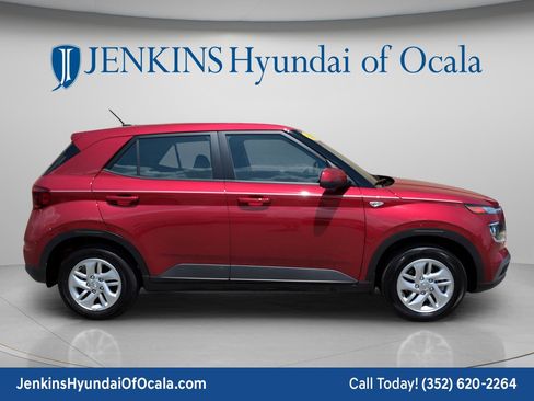 Certified 2024 Hyundai Venue SE FWD image 3