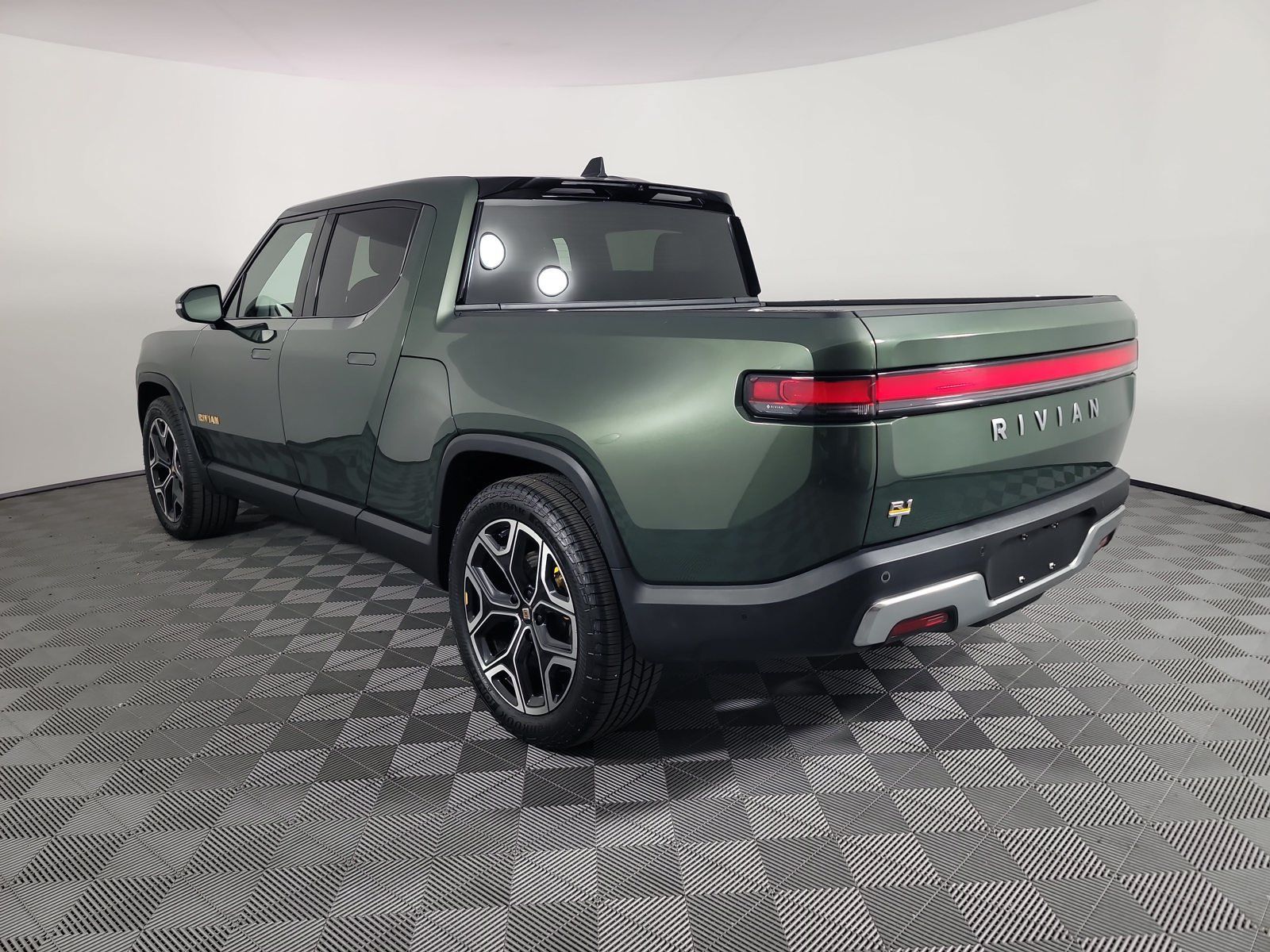 Used 2023 Rivian R1T Launch Edition AWD/4WD image 3