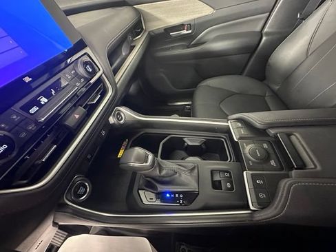 Used 2024 Toyota Grand Highlander AWD image 33