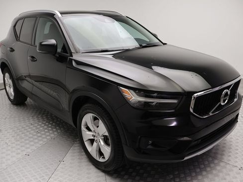 Used 2021 Volvo XC40 T4 Momentum w/ Premium Package FWD image 6