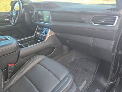 Used 2024 GMC Yukon XL Denali image 31