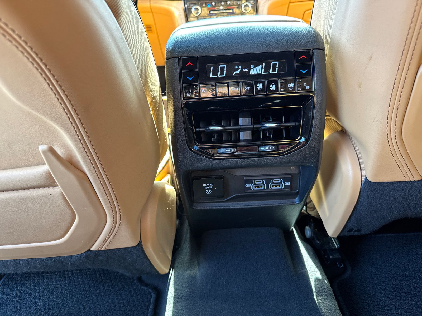 Used 2024 Jeep Grand Cherokee L Summit AWD/4WD image 9