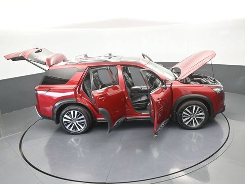 Used 2022 Nissan Pathfinder Platinum w/ Cargo Package FWD image 82