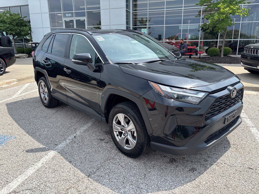 Used 2025 Toyota RAV4 XLE FWD image 6