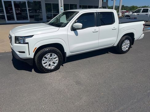 Used 2022 Nissan Frontier SV w/ Technology Package AWD/4WD image 2