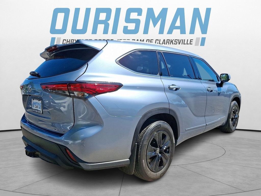 Used 2022 Toyota Highlander XLE AWD/4WD image 6