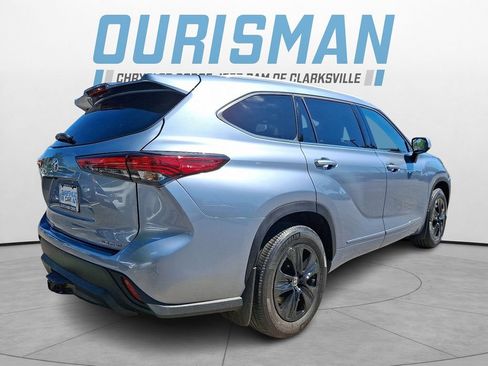 Used 2022 Toyota Highlander XLE AWD/4WD image 6