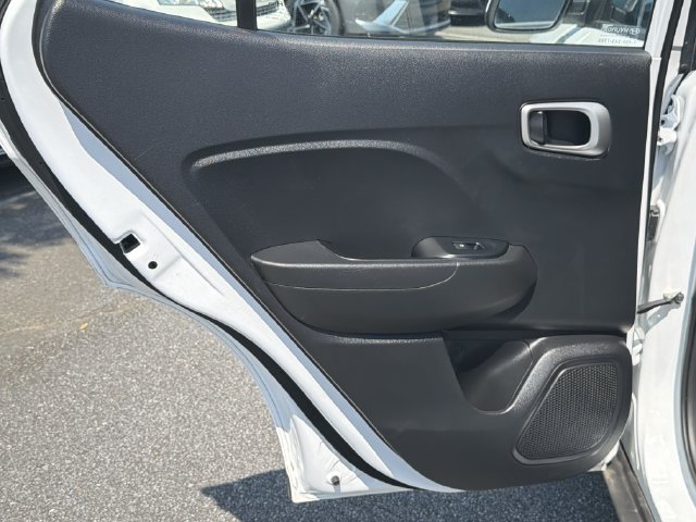 Certified 2025 Hyundai Venue SEL FWD image 24