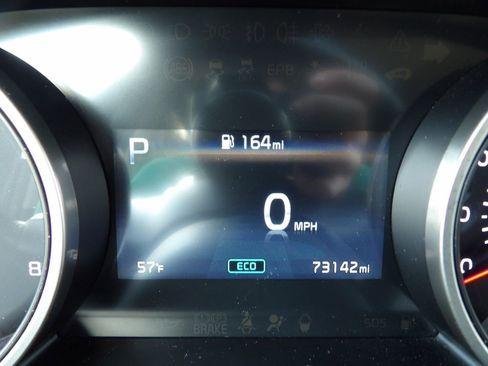 Used 2022 Kia Carnival LX image 17