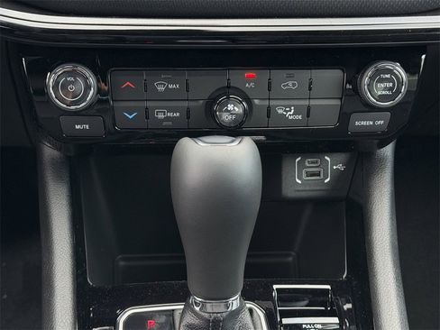 New 2026 Jeep Compass Latitude image 16