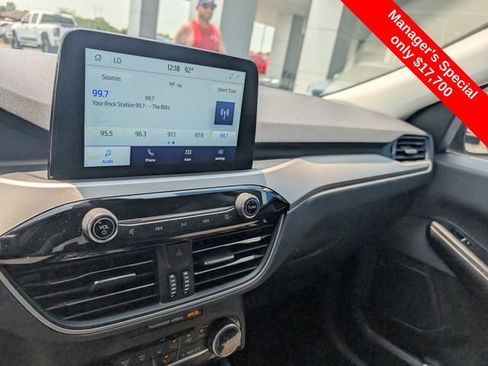 Used 2022 Ford Escape SE w/ Cold Weather Package FWD image 19