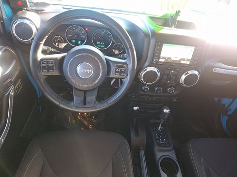 Used 2017 Jeep Wrangler Unlimited Sahara w/ Connectivity Group image 11