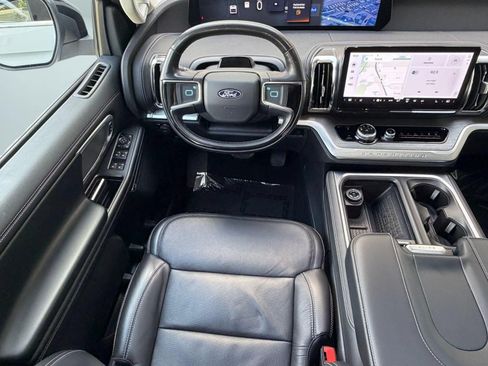 Used 2025 Ford Expedition Platinum AWD/4WD image 32