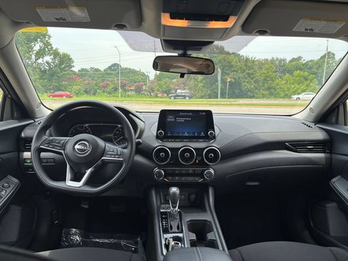 Used 2025 Nissan Sentra SV FWD image 30
