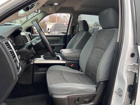 Used 2018 RAM 1500 SLT image 9