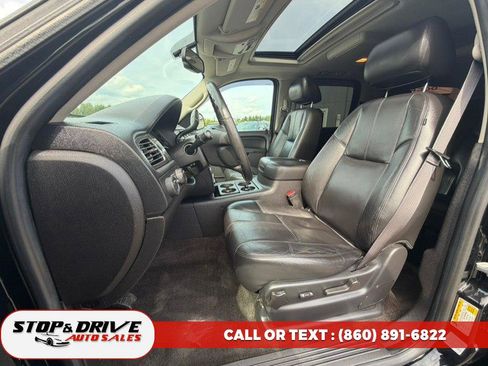 Used 2014 Chevrolet Suburban LT image 16