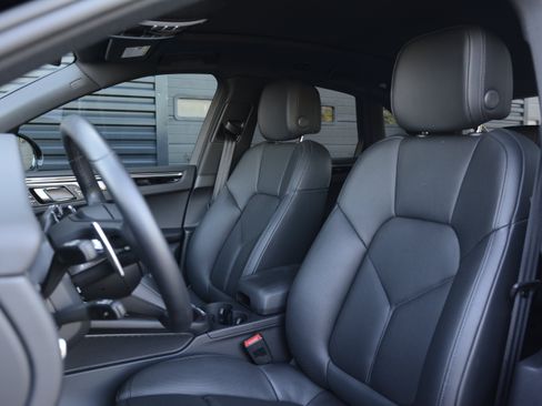 Certified 2026 Porsche Macan AWD/4WD image 5