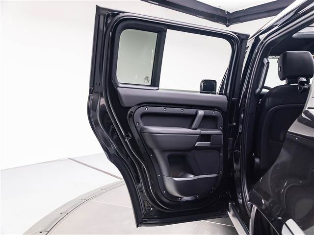 New 2026 Land Rover Defender 110 X-Dynamic SE AWD/4WD image 25