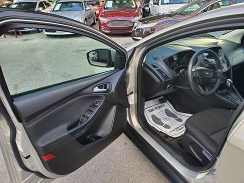 Used 2016 Ford Focus SE image 9