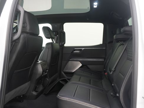 Used 2025 GMC Sierra EV Denali image 17