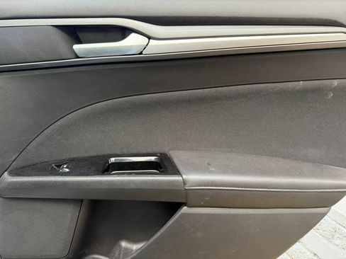Used 2016 Ford Fusion SE FWD image 13