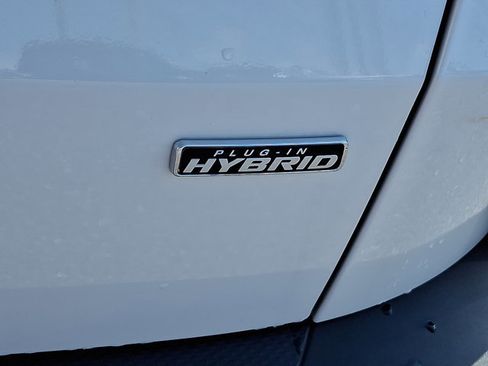 Used 2025 Ford Escape PHEV w/ Class II Trailer Tow Package image 32