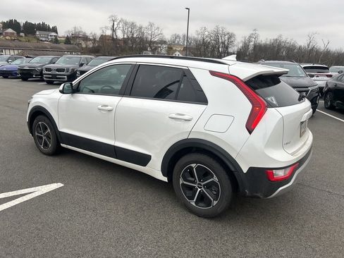 Certified 2023 Kia Niro LX image 4