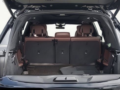 Used 2023 BMW X7 M60i image 17