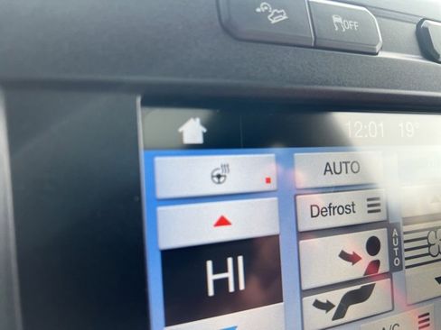 Used 2018 Ford F150 Lariat w/ Equipment Group 502A Luxury image 31