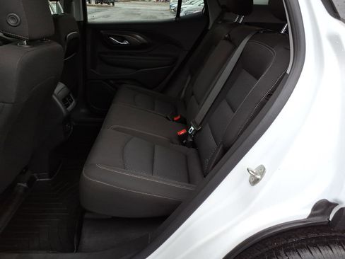 Used 2023 GMC Terrain SLE w/ Driver Convenience Package FWD image 9