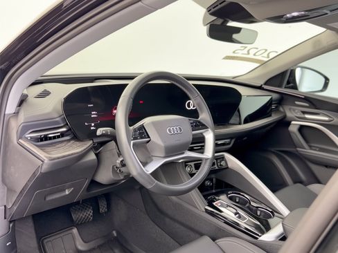 Used 2025 Audi Q5 Premium Plus w/ Premium Plus AWD/4WD image 4