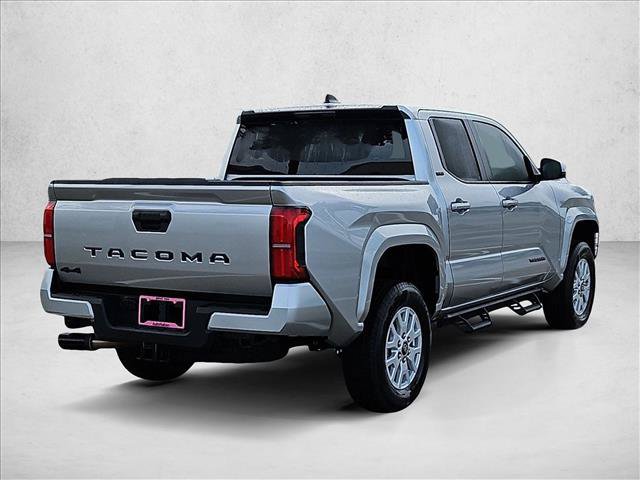 Used 2025 Toyota Tacoma SR5 AWD/4WD image 5