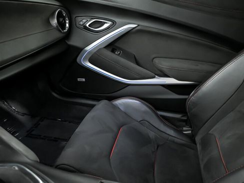 Used 2018 Chevrolet Camaro ZL1 image 36