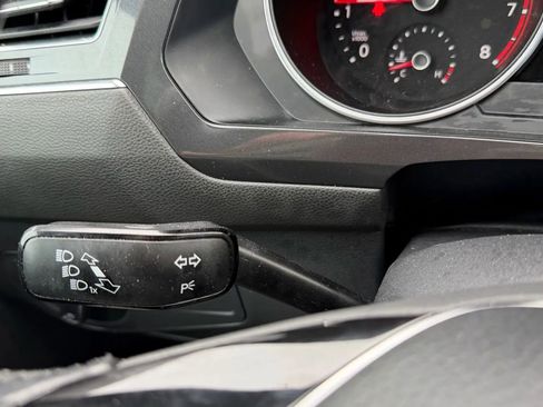 Used 2018 Volkswagen Tiguan SE w/ Panoramic Sunroof Package image 34