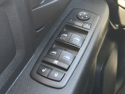 Used 2022 RAM 5500 Tradesman w/ Chrome Appearance Group RWD image 19