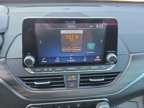 Used 2025 Nissan Altima 2.5 SV FWD image 19