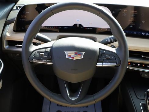 Used 2024 Cadillac XT4 Luxury w/ Cold Weather Package image 22