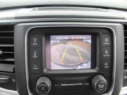 Used 2022 RAM 1500 Classic SLT image 5